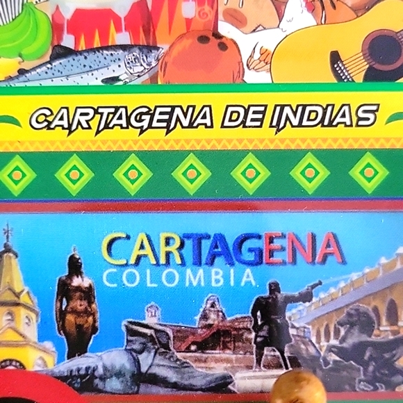 Cartagena Columbia Wood Wall Mounted Bus Key Hook Rack Holder - Picture 3 of 4